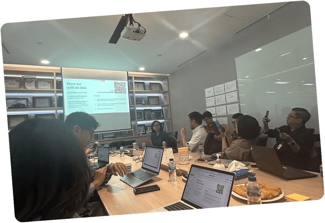 SomiaCX team in a working meeting